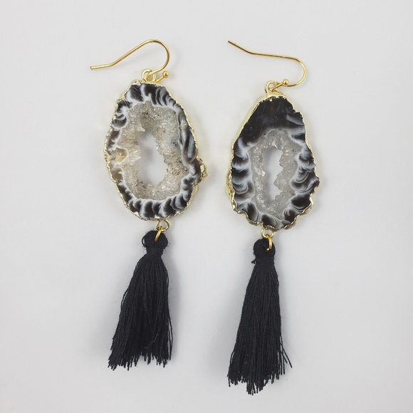 Geode slice tassel earrings (black) - Picture 4 of 7